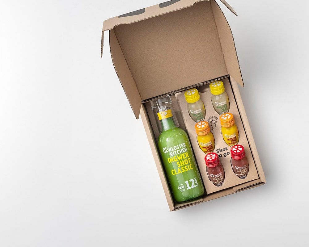 Weitere Branchen bildlich dargestellt: Ein Karton geöffnet, in ihm sieht man Ingwer Shots in verschiedenen Größen: das ideale Geschenk für alle Branchen.